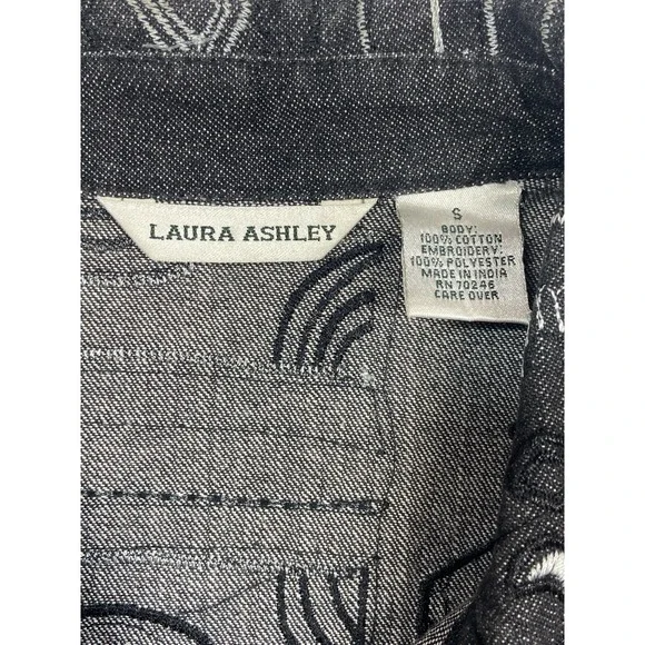 Laura Ashley Button Front Shirt Womens Medium Black Gray Abstract Embroidered Lo - Picture 3 of 8